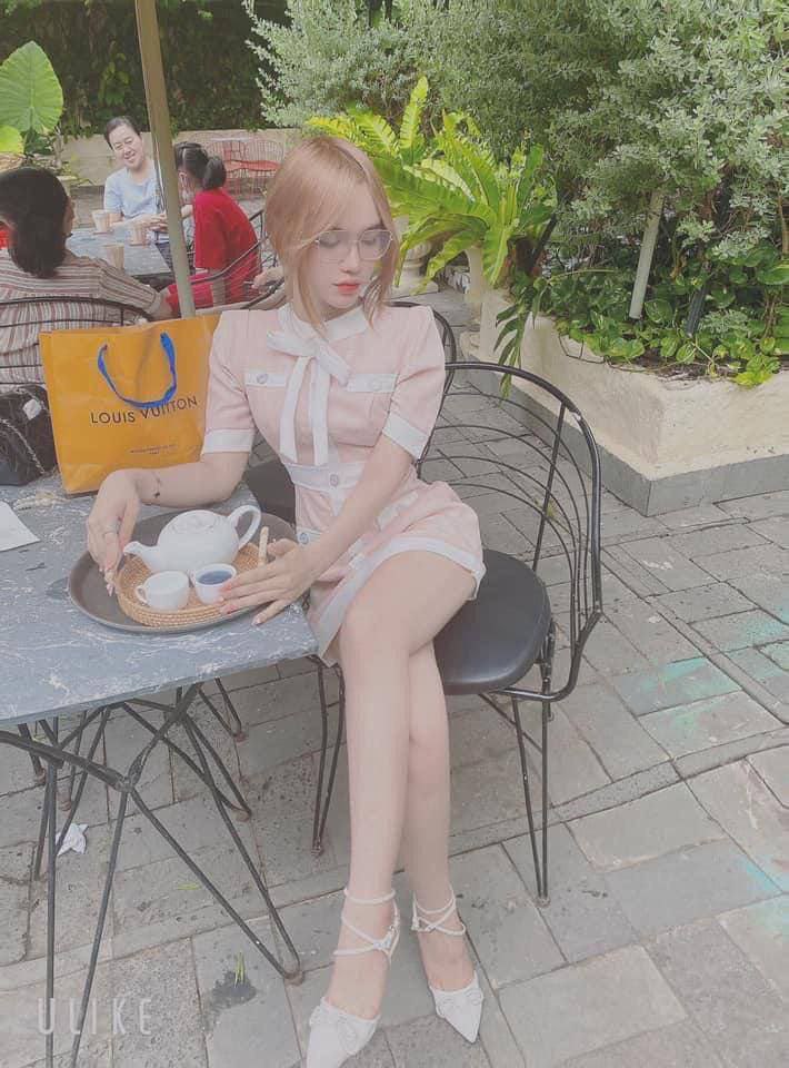 Nện đỏ hai mép lồn mới tỉa lông của chị hàng xóm mông đẹp
