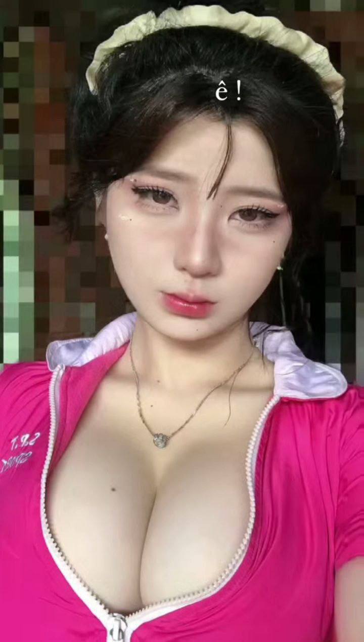Cầu xin quản lý giả làm hôn thê trong 3 ngày để lừa bố má, dù diễn nhưng lại trả bài luôn sếp