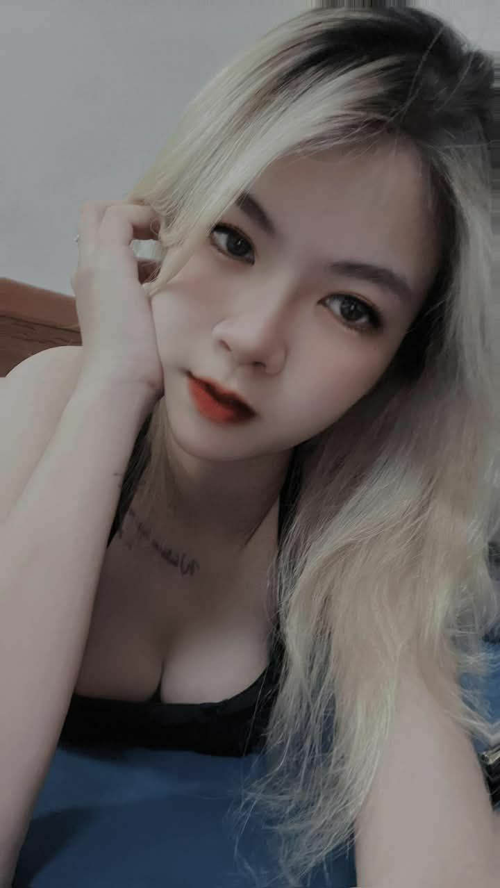 Cắm cặc vào đáy lồn cô nàng tây mông to hàng múp